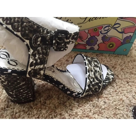 Poetic licence new in box Sandals bay breeze 6.5 camo - Picture 5 of 7